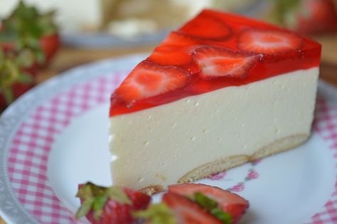 Polish Cold Cheesecake {Sernik na Zimno} Cold Cheesecake, Farmer’s Cheese, No Bake Summer Desserts, Polish Desserts, Strawberry Cheesecake Recipe, Summer Cakes, Vanilla Cookies, No Bake Cheesecake, Polish Recipes