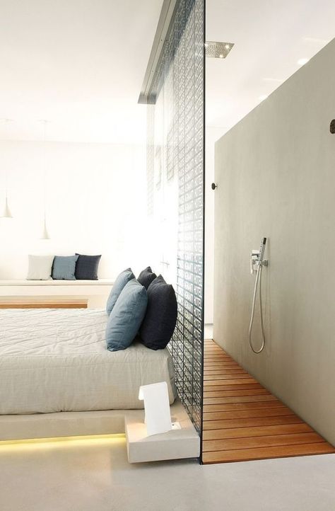 46 Amazing Bathrooms With Walk-In Showers That Will Inspire You Open Bathroom, Open Showers, Hotel Inspiration, White Bed, Bilik Tidur, Hotel Interiors, Design Hotel, Design Del Prodotto, Hotel Interior