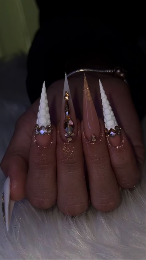 High End Nails, Birthday Nails Stiletto Long, Coffin And Stiletto Nails Mixed, Long Nail Designs Stilettos, Stilleto Nails Long Designs, Xl Almond Nails, Birthday Stiletto Nails, Pretty Stiletto Nails, Baddie Stiletto Nails