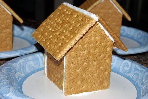 Graham Cracker Gingerbread Houses {Tutorial} Graham Cracker Gingerbread Houses, How To Make Graham, Graham Cracker Gingerbread, Graham Cracker House, Graham Cracker Gingerbread House, Diy Christmas Crackers, Cracker House, How To Make Gingerbread, Gingerbread House Parties