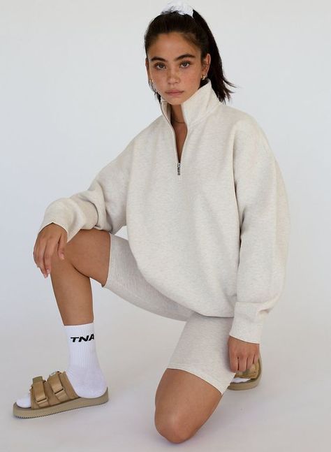 Fleece Half Zip Pullover Outfit, Quarter Zip Sweatshirt Outfit, Quarter Zip Pullover Outfit, Zip Pullover Outfit, Half Zip Sweatshirt Outfit, Quarter Zip Outfit, Ceo Style, Womens Oversized Sweatshirts, Sweatshirt Oversized