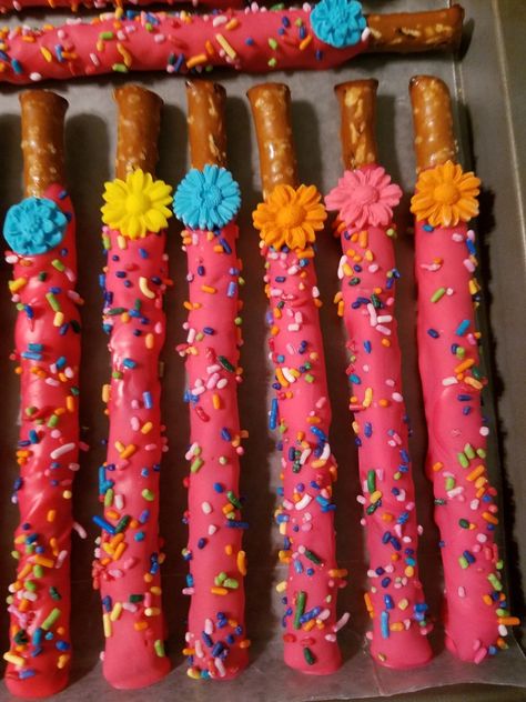 Trolls theme pretzels Trolls Birthday Dessert Table, Trolls Dessert Ideas, Girls Trolls Birthday Party, Trolls Snack Ideas, Trolls Treat Table Ideas, Trolls First Birthday Party Ideas, Trolls Poppy Birthday Party Ideas, Trolls Birthday Party Ideas Decorations Centerpieces, Trolls Food Ideas