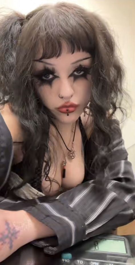 Goth Star Makeup, Colourful Goth Makeup, Goth Concert Makeup, Falling In Reverse Concert Outfits, Goth Grunge Makeup, Succubus Makeup, Unconventional Makeup, Funky Makeup, Concert Makeup