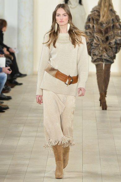 Ralph Lauren Fall 2015 Ready-to-Wear collection, runway looks, beauty, models, and reviews. Ralph Lauren 2015, Fashion Boards, Moda Hippie, Boho Knit, Ralph Lauren Fall, Designer Ralph Lauren, Boss Life, 70s Boho, Ralph Lauren Style