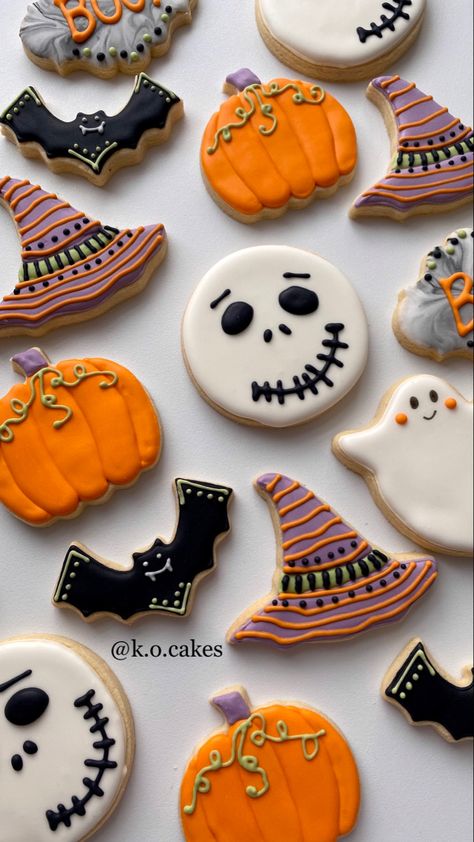 Halloween Themed Cookies Decorated, Cute Halloween Cookies Royal Icing, Witch Hat Cookies Royal Icing, Witch Cookies Royal Icing, Witch Hat Sugar Cookies, Decorated Halloween Cookies Royal Icing, Halloween Cookie Ideas Royal Icing, Coffin Cookies Decorated, Skeleton Cookies Decorated