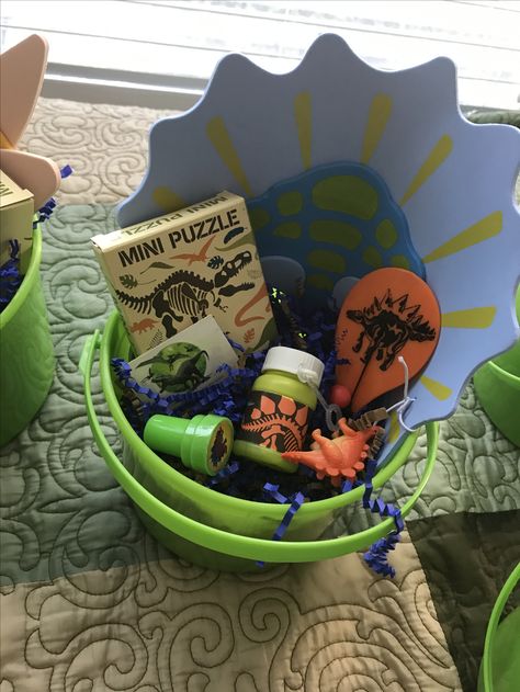 Jurassic World Party Goodie Bucket Jurassic World Party Favors, Candy Bag Ideas, Jurassic World Party, Jurassic World Dominion, Simple Birthday Decorations, World Party, Dino Party, Birthday Idea, Dinosaur Birthday Party