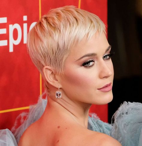 Katy Perry Pixie, Katy Perry Short Hair, Pixie Haircuts For Women, Hairstyles Pixie, Cute Short Haircuts, Short Hairdos, Short Grey Hair, Front Hair Styles, Best Pixie Cuts