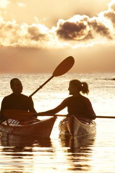 Untitled Couple Kayaking, Kayaking Photography, Canoe Ideas, Kayak Art, Fishing Couples, Couples Camping, Lake Kayaking, Kayaking Tips, Affordable Vacations