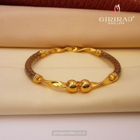 World Gold Day Solid Gold Bangle Modern, Kadli Bangles Gold, Gold Bangles Design Modern, Bangles Jewelry Designs Gold, Plain Gold Bangles, Gold Jewelry Prom, Bracelets Stacked, Solid Gold Bangle, Necklaces For Her