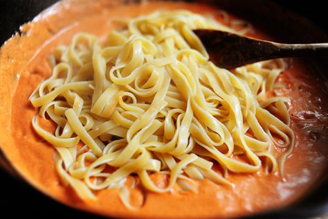 Tomato cream pasta sauce .... Super simple recipe- looks yummy! Pasta With Tomato Cream Sauce, Tomato Cream Sauce Pasta, Pink Vodka, Red Pasta, Cream Sauce Pasta, Tomato Cream Sauce, Red Sauce Pasta, Cream Pasta, Cream Sauce Recipes