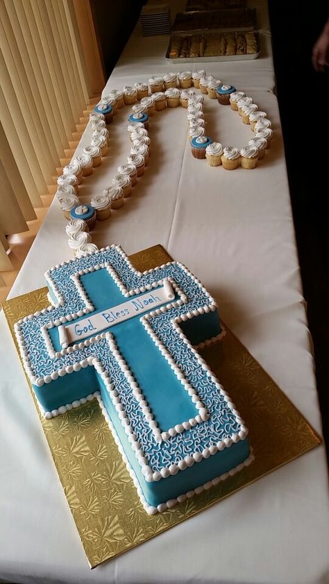 Baptism rosary cake Boy Baptism Centerpieces, Baptism Party Boy, Baptism Decorations Boy, Holy Communion Cakes, Confirmation Party, Religious Cakes, Baptism Centerpieces, First Communion Cakes, Holy Communion Party