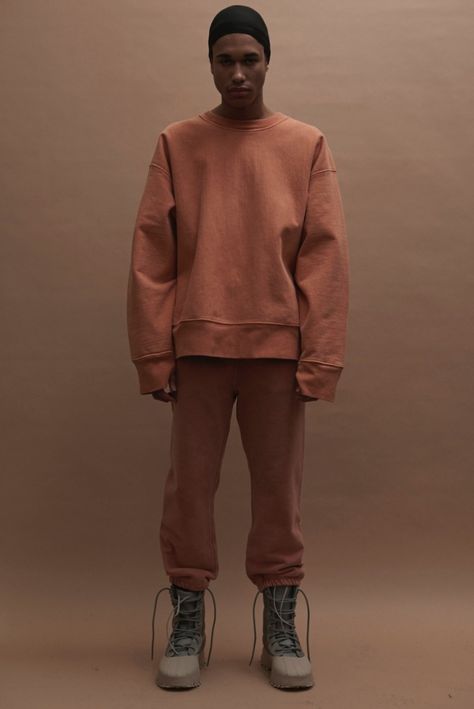 In an unprecedented move, Kanye West staged his Yeezy Season 3 show at Madison Square Garden. Looks from the new collection were unveiled in the midst of a listening party for West’s latest album The Life of Pablo. Sticking to his tested and successful streetwear aesthetic, the rapper’s signature tattered knit was featured among a … Yeezy Season 3, Yeezy Fashion, F Men, Yeezy Season, Nike Classic, Madison Square Garden, Running Shoes Nike, Nike Free Shoes, Fall 2016