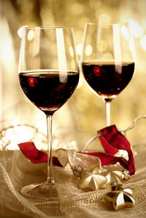 Prepping for holiday parties: Alcohol and metabolism Holiday Table Decorations Christmas, Metabolism Recipes, Wine Background, Fast Metabolism Recipes, Fmd Recipes, Fast Metabolism Diet Recipes, Haylie Pomroy, Metabolism Diet, Sleigh Rides