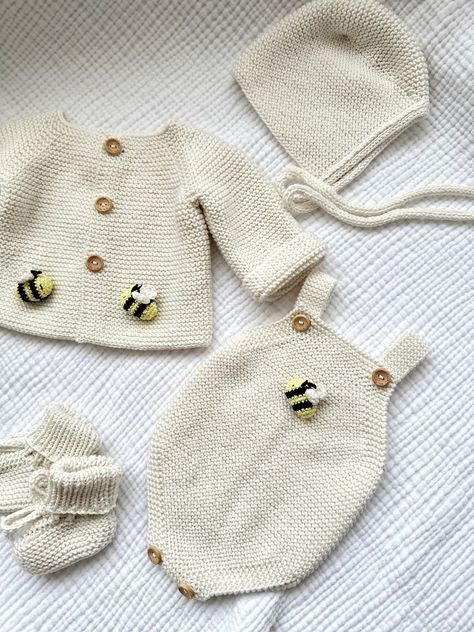 Knit Newborn Outfit, Winnie the Pooh Honey Bee Baby Outfit, Newborn Coming Home Outfit, Knitted Baby Clothes, Organic Cotton Baby Outfit - Etsy Knitted Baby Outfits, Winnie The Pooh Honey, Baby Mode, Newborn Coming Home Outfit, Baby Coming Home Outfit, Baby Finger, Baby F, Bee Baby, Baby Inspiration