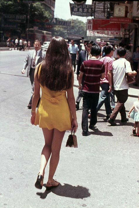 1970s Hong Kong girl | Nathan Road at TST. | HT | Flickr Hong Kong Street Fashion, History Of Hong Kong, Andy Lau, Hong Kong Fashion, Pearl River, China Hong Kong, Chinese Martial Arts, Retro Pin Up, Wing Chun