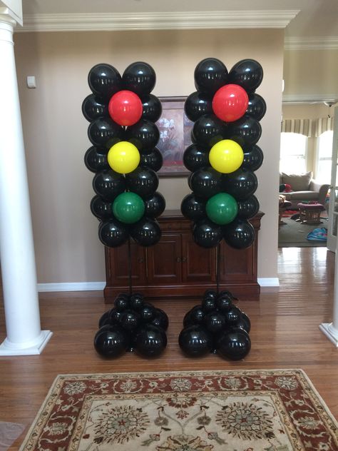 Stop Light Balloon Column Stop Light Party, Light Party Decorations, Blaze Birthday Party, Blaze Party, Marquee Numbers, Arch Arrangement, Blaze Birthday, Transportation Birthday, Hot Wheels Party