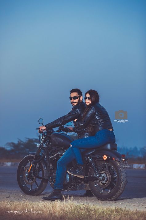 Harley Davidson Couple, Motor Outfit, Rider Couples, Couple Ride, Motorcycle Couple Pictures, Prenup Photos Ideas, Pre Wedding Photoshoot Props, Biker Couple, Prewedding Shoot