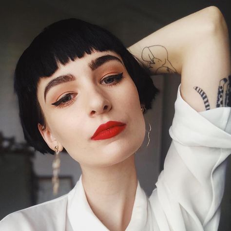 Hairbrained.me on Instagram: “The micro bob finds its forever home among bright red lips and full on brows. @ameliagoldie #hairbrained” Pixie Color, Micro Bob, How To Cut Your Own Hair, Hair Brained, Long Bob Hairstyles, Short Hair With Bangs, Dream Hair, Forever Home, Grow Hair