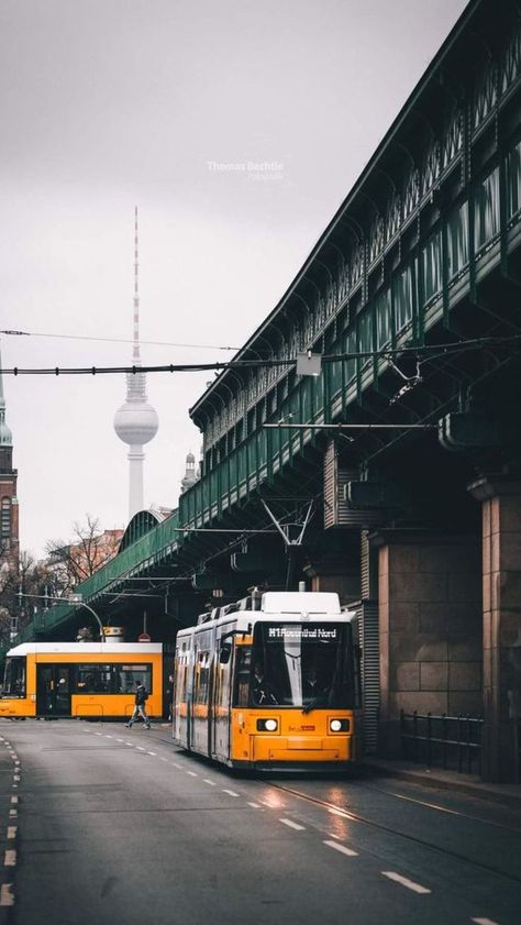 Berlin Street Photography, Berlin Vibes Aesthetic, Berlin Vibes, Berlin Aesthetic, Berlin Photography, Berlin Photos, Berlin Street, Photoshoot Backdrops, East Side Gallery