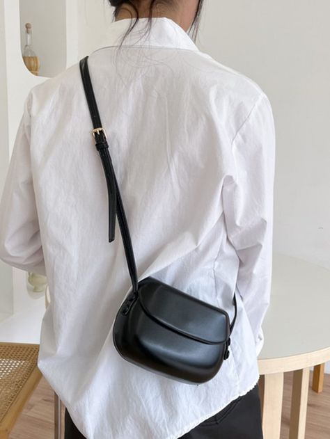 Casual Sling Bag Women, Mini Crossbody Bag Outfit, Sling Bags Women Casual Outfit, Sling Bags Women Casual, Sling Bag Outfit, Girlfriend Outfits, Sling Bag Women, Sling Bags Women, Crossbody Bag Outfit