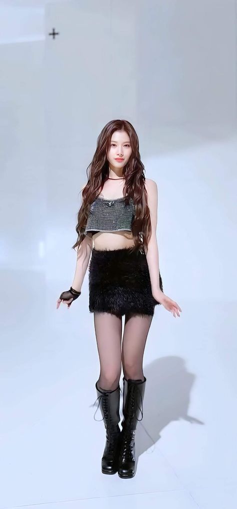 Sana Full Body Pic, Twice Sana Outfit, Sana Outfits, Sana Photoshoot, Sana Dress, Sana Fashion, Sana Cute, Female Drawing, Female Idols