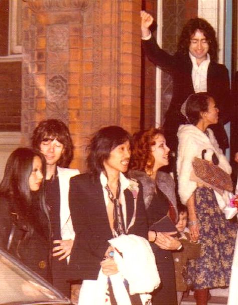 UK rock 1970s, Japanese contingent. Left to right: Yoshiko Mandai, Alan Merrill (Arrows, Runner, Meat Loaf, Derringer), Tetsu Yamauchi (Samurai, The Faces, Free), Tetsu’s wife Vanessa Yamauchi, (small child Stephen Rodgers, Paul’s son) Paul Rodgers (Free, Bad Company, The Firm), Machiko Shimizu Rodgers. Photos in London 1974. Alan Merrill, Paul Kossoff, Paul Rodgers, Greatest Rock Bands, Hello Sweetie, British Rock, Music Photo, Black Sabbath, Led Zeppelin