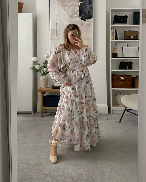 Three-tiered long-sleeved floral print dress Tired Dress, Floral Summer Dress, Floral Dress Summer, Petite Outfits, Trim Detail, Floral Print Dress, Canvas Shoes, Summer Dress, Print Dress