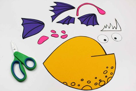 Free Printable Angler Fish Craft #FreePrintable #AnglerFish #FishCraft #UnderTheSea #UnderTheSeaParty Anglerfish Craft, Angler Fish Craft, Fish Template Printable Free Pattern, Fish Paper Craft, Printable Art Activities, Paper Activities, Scuba Vbs, Zoo Crafts, Under The Sea Crafts