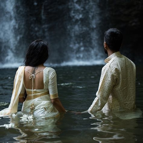 Wet White Saree Look, Couple Waterfall, Waterfall Pics, Beach Prewedding, Painting Poses, Waterfall Shoot, Wedding Waterfall, Prewed Outdoor, Waterfall Photoshoot