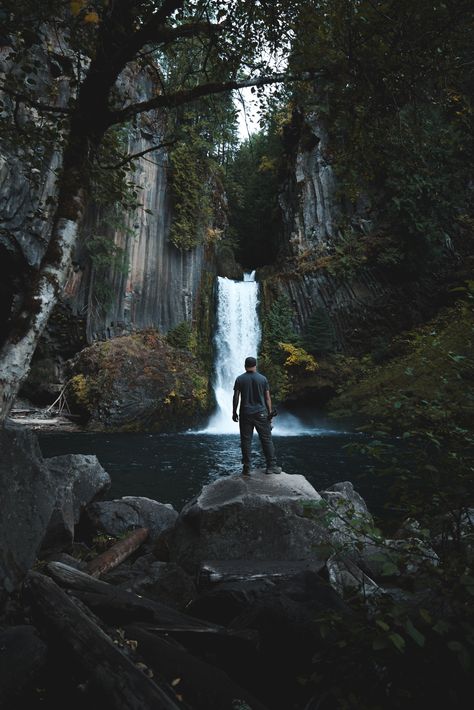 Trekking Photography Poses Men, Waterfall Photoshoot Men, Trek Poses, Waterfall Shoot, Trekking Photography, Jungle Photography, Waterfall Photo, Hiking Photography, Mens Photoshoot Poses