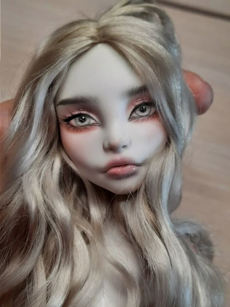 Custom Monster High Dolls, Doll Aesthetic, Monster High Custom, Fantasy Art Dolls, Monster High Art, Monster High Repaint, Doll Makeup, Dream Doll, Art Dolls Handmade