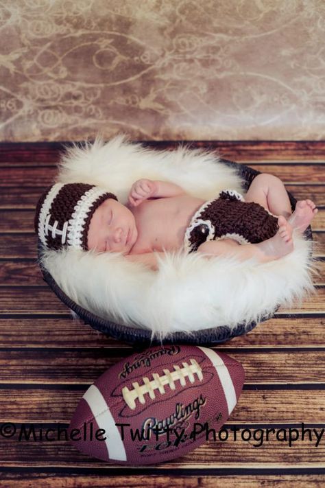 Newborn Football, Baby Boy Crochet, Baby Boy Football, Football Boy, Boy Crochet, Baby Photoshoot Boy, Baby Boy Pictures, Trendy Baby Nursery, Baby Boy Photography