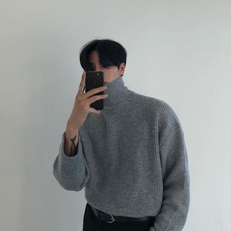 Korean Turtle Neck Outfits, Turtle Neck Outfit Men, Turtle Neck Outfits, Turtleneck Outfit Men, Korean Men Fashion, Korean Winter Outfits, Turtle Neck Men, Turtleneck Outfit