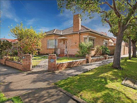 "Help! I have just bought a mid-century home, where to start?" - Secret Design Studio Cream Brick House Exterior, 1960s House Renovation, Yellow Brick Houses, 60s Home, 1960s House, Pool House Designs, Century 21 Real Estate, Bungalow Renovation, Brick Veneer