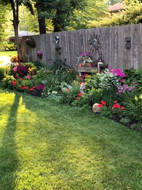 Perennial Backyard Garden, Backyard Flower Garden Ideas, Backyard Fence Decor, Tattoo Garden, Outdoor Gardens Landscaping, Garden Nails, Tattoo Plant, Garden Tattoo, Fence Garden