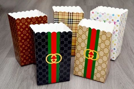 Louis Vuitton Birthday Party, Chanel Bedding, Louis Vuitton Birthday, Gucci Party, Gucci Cake, Burberry Fashion, Origami Templates, Personalized Favor Boxes, Chanel Party