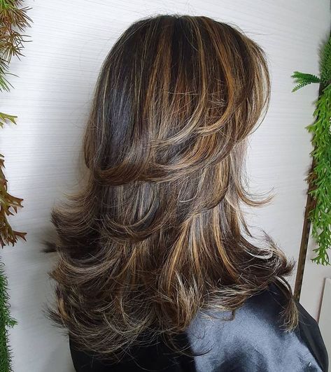 V Shape Haircut, Shape Haircut, Haircut Ideas Trendy, V Shaped Haircut, Feathered Hair Cut, Layered Thick Hair, Long Shiny Hair, Hairstyles For Layered Hair, Haircuts For Wavy Hair