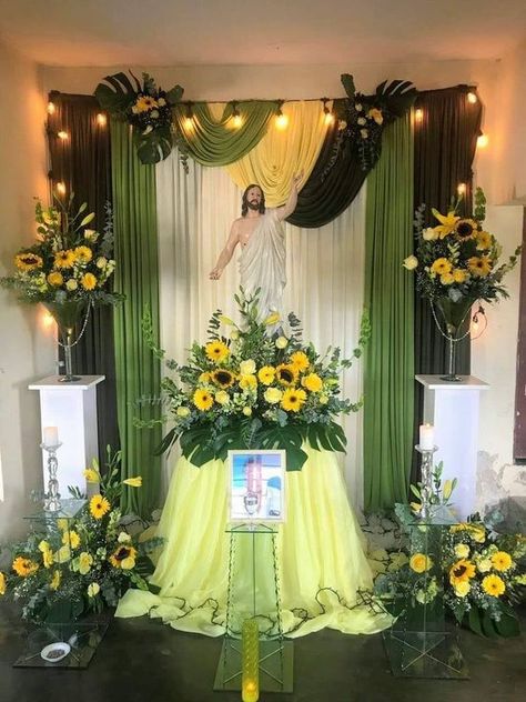 Church Altar Decorations, Altar Design, Easter Flower Arrangements, Altar Arrangement, Diy Wedding Backdrop, Backdrop Frame, Church Flower Arrangements, Flower Box Gift