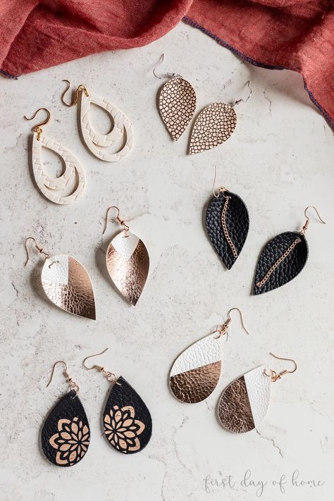 Make Earrings With Cricut, Earrings With Cricut, Leather Earrings Ideas, Cricut Earrings, Jump Ring Jewelry, Earring Hole, Jewelry Pliers, Make Earrings, Circuit Projects