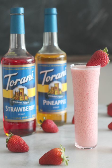 This recipe for Sugar Free Strawberry Piña Coladas is creamy and sweet and taste just like a strawberry piña colada should, just without all the sugar. Sugar Free Syrup Recipe, Torani Syrup Recipes, Torani Recipes, Sugar Free Smoothies, Sugar Free Cocktails, Apricot Smoothie, Torani Syrup, Low Carb Cocktails, Sugar Free Drinks