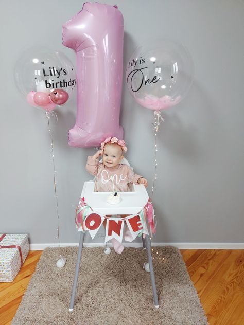 One year old. Birthday one. Girl's birthday One Year Old Birthday Balloons, Simple First Birthday, One Year Old Birthday, 2nd Birthday Party For Girl, Baby Milestones Pictures, One Year Birthday, Birthday One, 1st Birthday Photos, First Birthday Party Themes