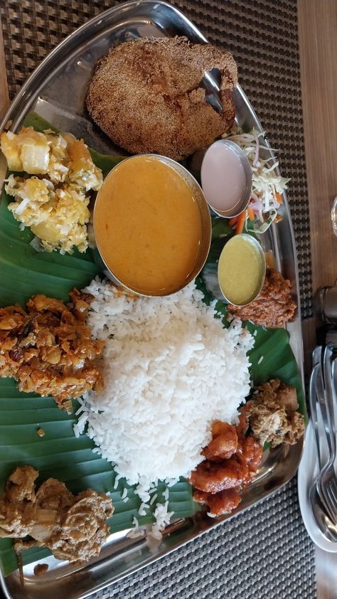 Authentic goan fish thali served on banana leaf Fish Thali Snap, Fish Thali, Maharashtra Food, Goan Food, Goan Recipes, Food Captions, Travel Brochure, Food Snapchat, Goa