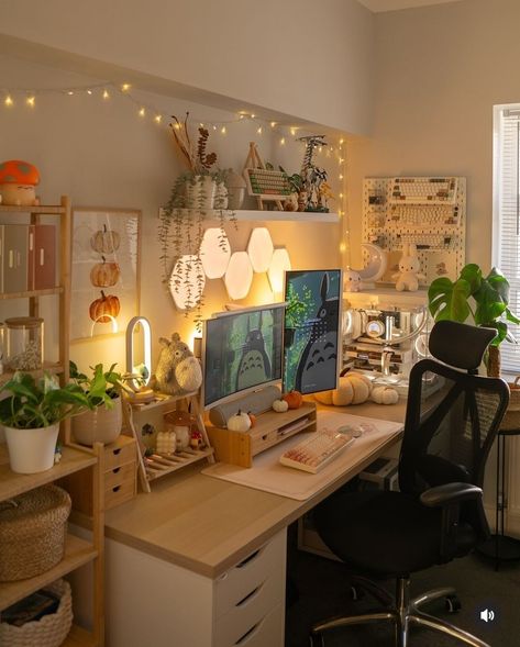 Aesthetic Room With Gaming Setup, Desk Setup Inspo Aesthetic, Bedroom Desk Setup Aesthetic, Comfy Pc Setup, Boho Gaming Desk, Cute Cozy Desk Setup, Two Desktop Setup, Cozy Setup Gaming, Desk Computer Aesthetic