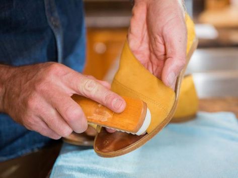 Clean White Shoes, Cleaning Suede, Clean Suede Shoes, Clean Suede, How To Clean White Shoes, How To Clean Copper, How To Clean Suede, Cleaning Tricks, Easy Living