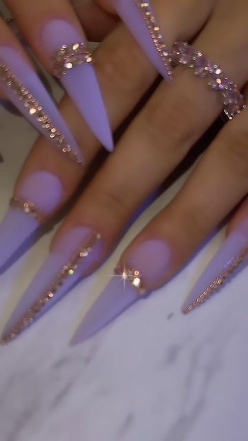 Nails With Chain, Nails With Chains, Bling Nail Designs, Glam Birthday Nails, Blinged Out Nails, Chain Nails, Sassy Nails, Glamour Nails, Nails Design With Rhinestones