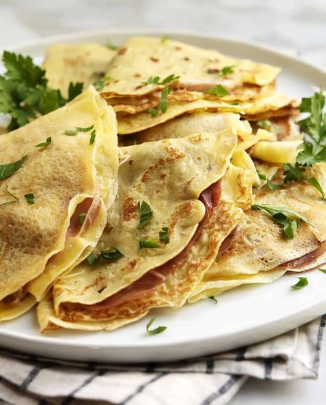 Dinner Crepes, Crepe Recipe Savory, Best Crepe Recipe, French Crepe Recipe, French Appetizers, Easy Crepe Recipe, French Soup, Sweet Crepes, Queso Manchego