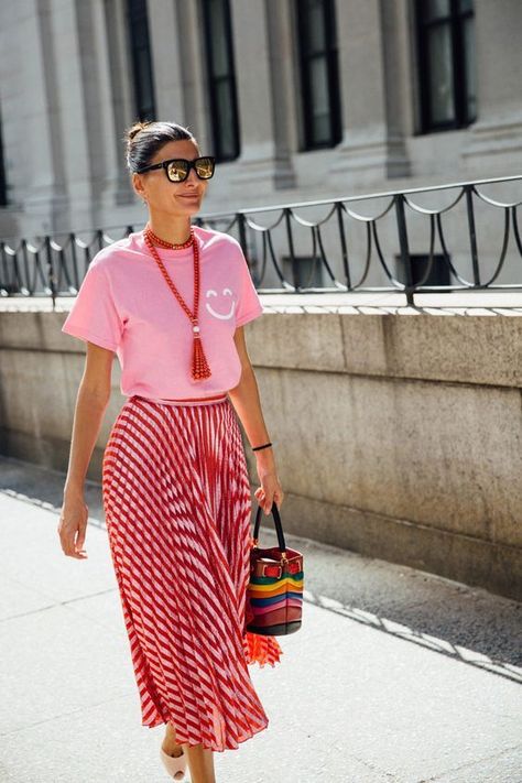 Buckle Outfits, Giovanna Battaglia, Pink Yoga, Couture Mode, Chanel Spring, Red Skirt, Stil Elegant, Looks Street Style, Heidi Klum