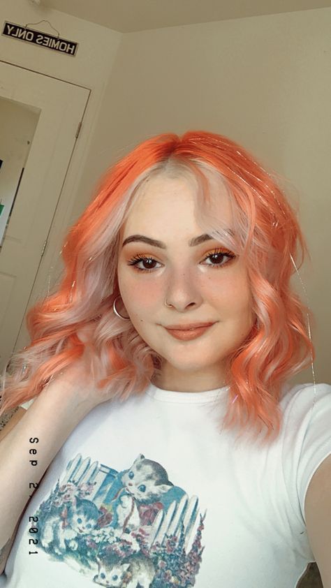 Peachy pink and platinum hair inspo Peach Underneath Hair, Blonde And Peach Hair, Peach And Blonde Hair, Pink And Platinum Hair, Peach Hair, Hair Tinsel, Senior Project, Pink Highlights, Platinum Hair