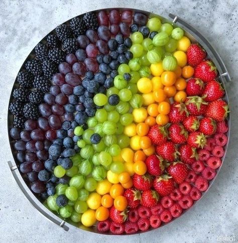 Fruit Platter Designs, Healthy Instant Pot Recipes, Rainbow Food, Eating Clean, Fruit Platter, Food Platters, Food Obsession, Fruit Recipes, Beautiful Food