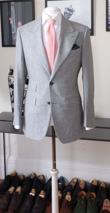 pink tie Wedding Suits Men Grey, Boy Prom Outfit, Light Grey Suit, Peach Tie, Grey Suit Men, Light Grey Suits, Shirt And Tie, Suit Shirt, Corporate Attire